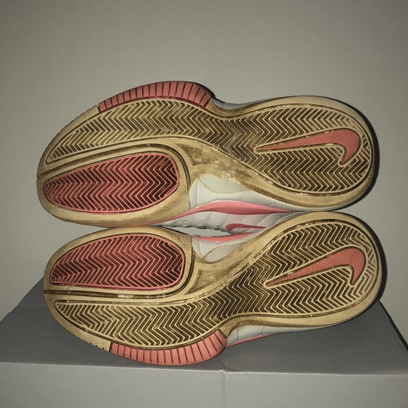 2005 AirMax Trainers - Picture 5 of 6